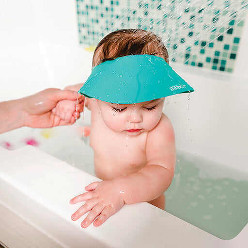 La visière pare-shampoing en silicone pour bébé pour la protection des yeux  – bblüv